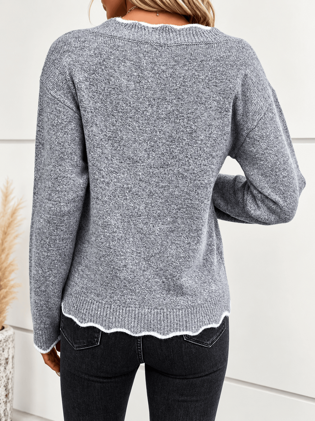 Women’s Scalloped Contrast-Trim V-Neck Sweater